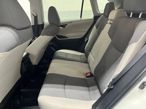 Used 2022 Toyota RAV4 XLE AWD/4WD image 43