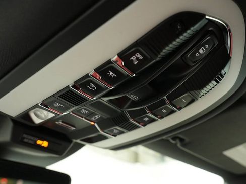 New 2025 Porsche Macan image 35