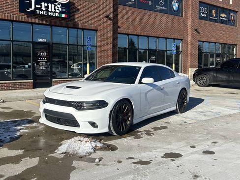 Used 2018 Dodge Charger SRT w/ Technology Group image 2