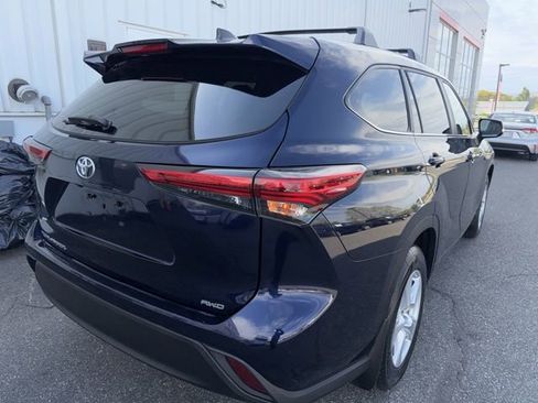 Used 2023 Toyota Highlander L AWD/4WD image 3