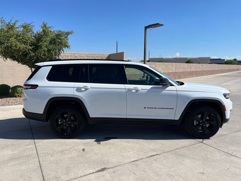 Used 2025 Jeep Grand Cherokee L Laredo RWD image 4
