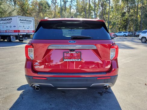 Used 2022 Ford Explorer XLT w/ Equipment Group 202A image 5