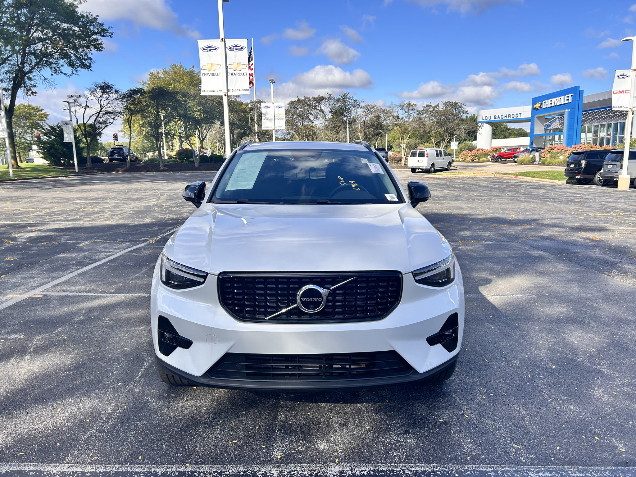 Used 2024 Volvo XC40 B5 Ultimate w/ Protection Package Premier AWD/4WD image 2