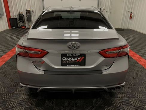 Used 2019 Toyota Camry SE w/ Carpet Mat Package image 3