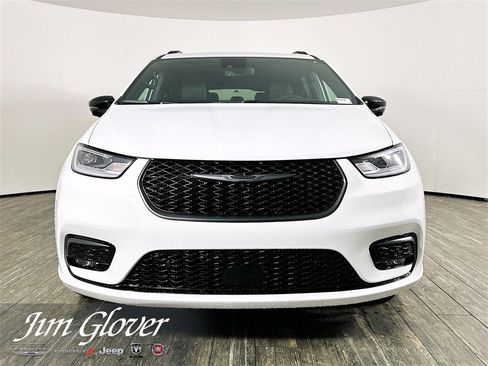 New 2026 Chrysler Pacifica Limited w/ S Appearance Package image 2