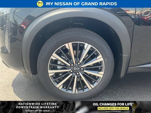 New 2026 Nissan Pathfinder Platinum w/ Cargo Package AWD/4WD image 10