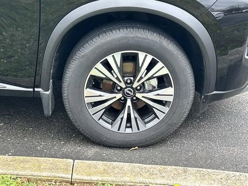 Used 2023 Nissan Rogue SV w/ SV Premium B Package image 9