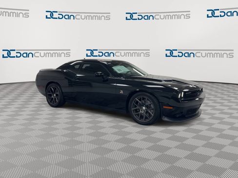 Used 2016 Dodge Challenger R/T Scat Pack RWD image 2