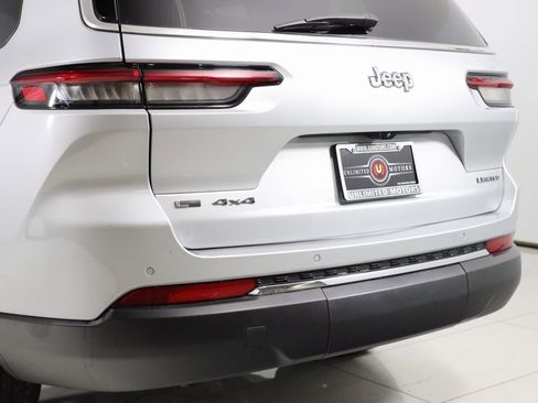 Used 2022 Jeep Grand Cherokee L Limited image 23