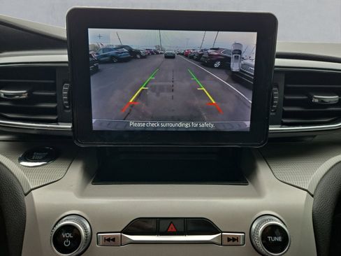 Certified 2023 Ford Explorer XLT w/ Equipment Group 202A AWD/4WD image 18