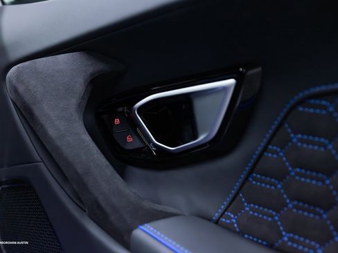 Used 2023 Lamborghini Huracan Tecnica image 38