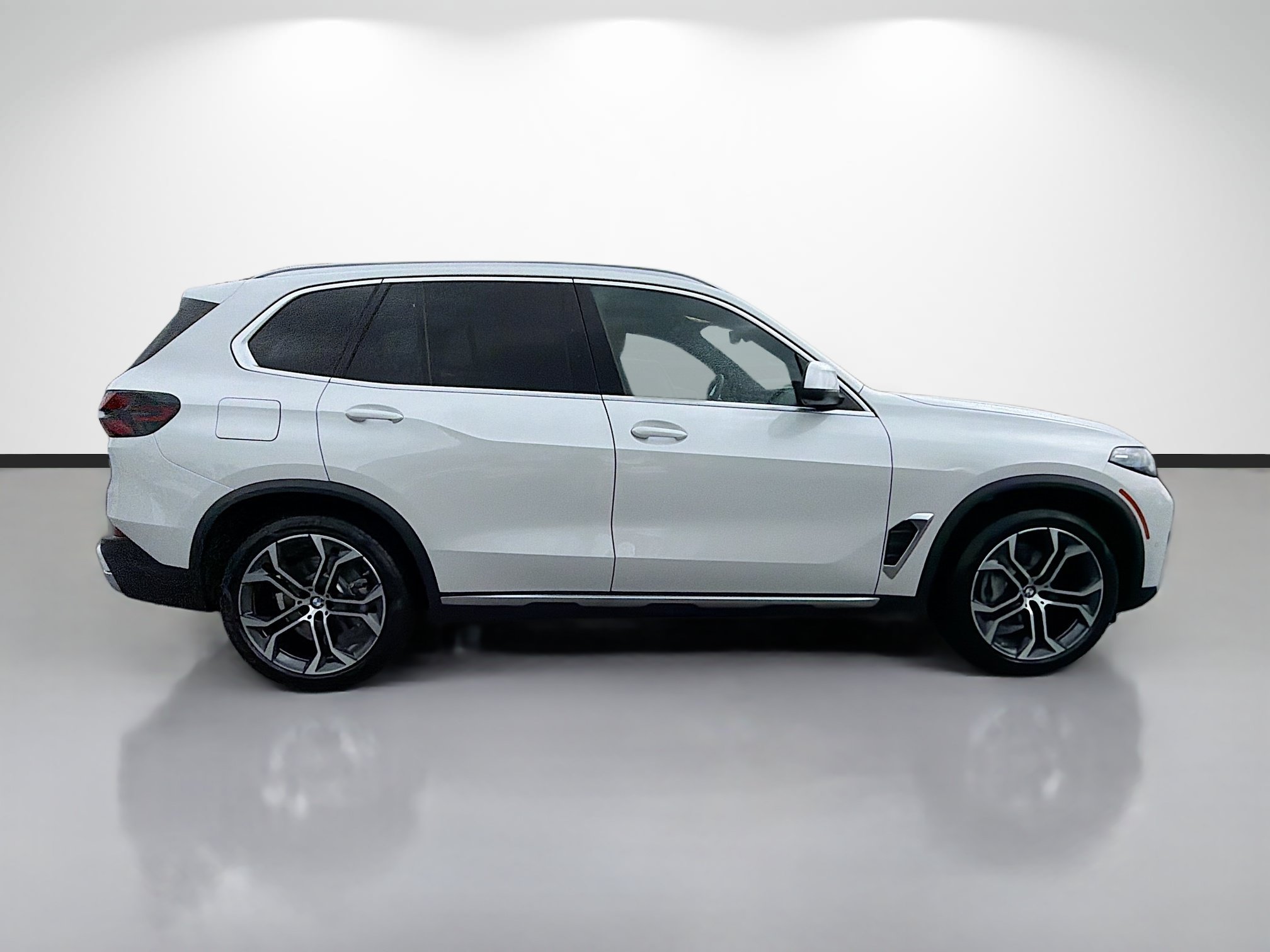 New 2026 BMW X5 xDrive40i w/ Premium Package AWD/4WD image 2