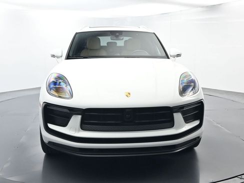 Certified 2025 Porsche Macan AWD/4WD image 18