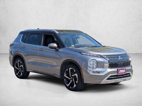Used 2023 Mitsubishi Outlander SEL FWD image 3