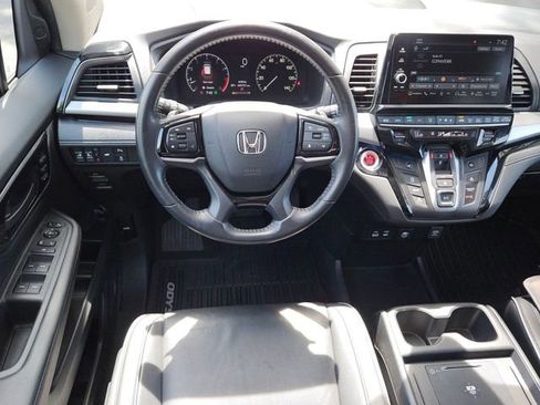 Used 2025 Honda Odyssey Touring image 12