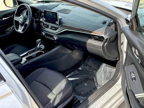 Used 2024 Nissan Altima 2.5 SV image 29