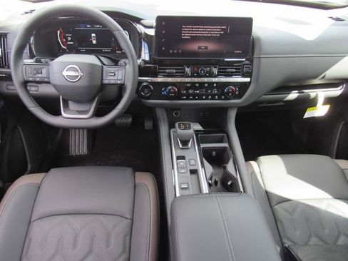 New 2026 Nissan Pathfinder Platinum image 12