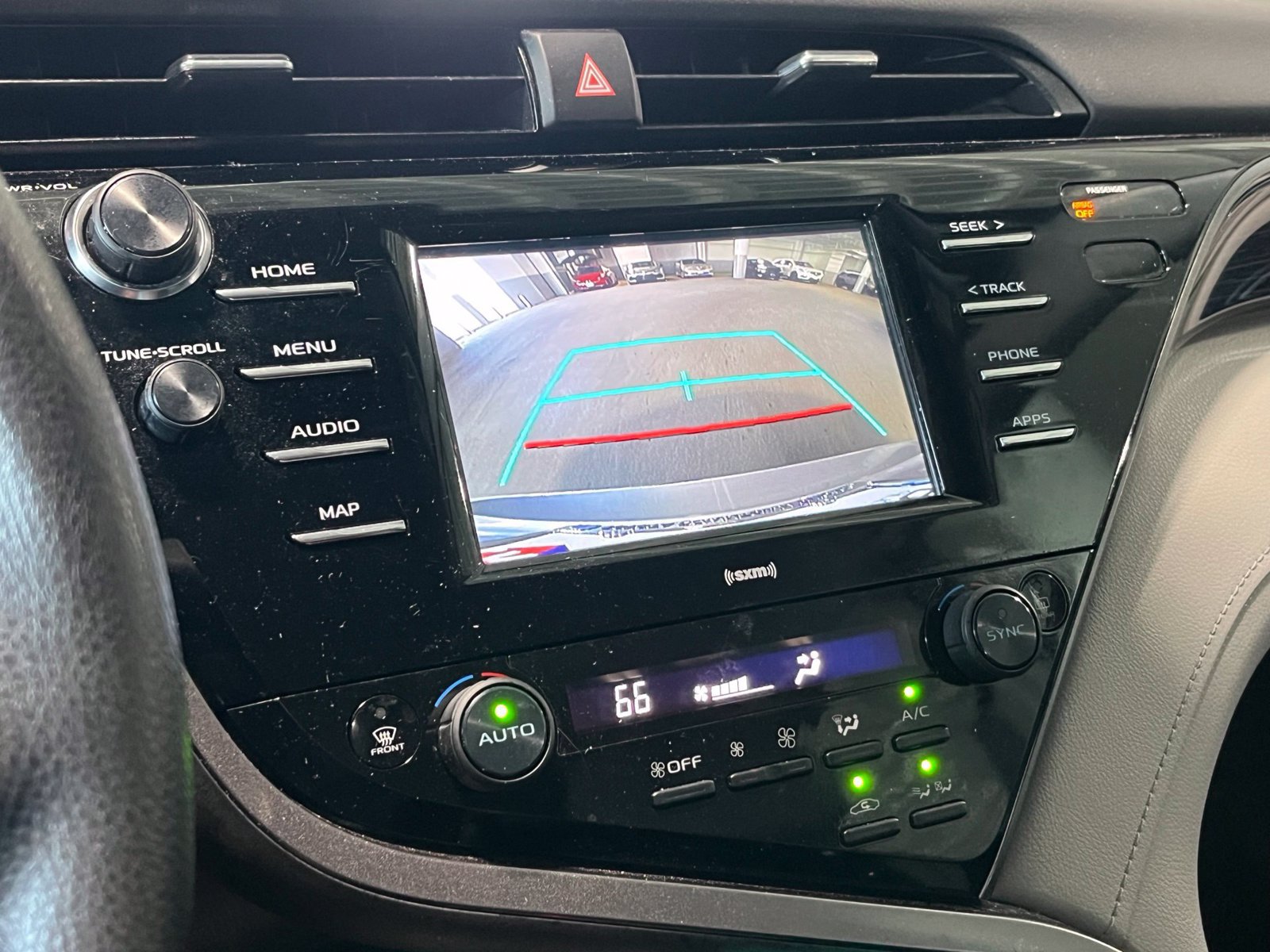 Used 2020 Toyota Camry LE FWD image 21
