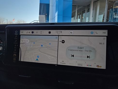 Used 2024 Jeep Wrangler Sahara w/ Technology Group image 27