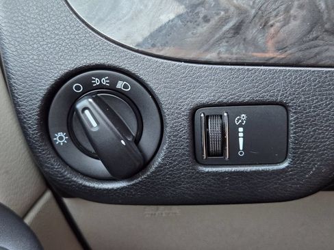 Used 2014 Dodge Grand Caravan SXT FWD image 24