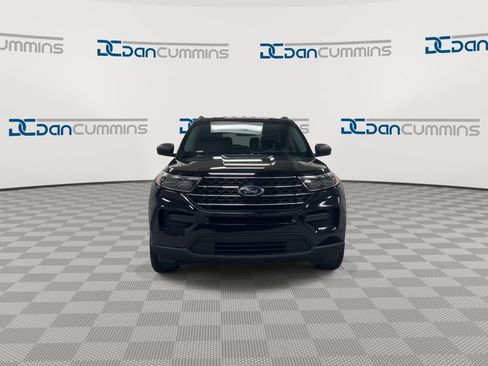 Used 2023 Ford Explorer XLT AWD/4WD image 3