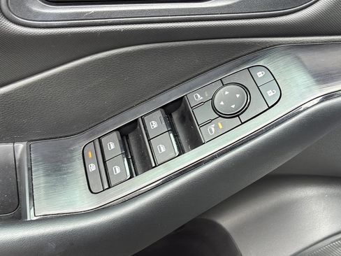 Used 2025 Nissan Rogue S FWD image 24