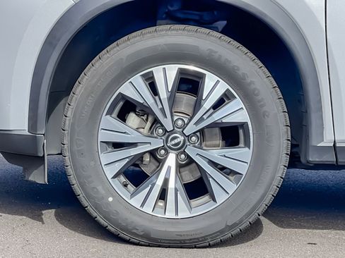 Used 2023 Nissan Rogue SV image 38