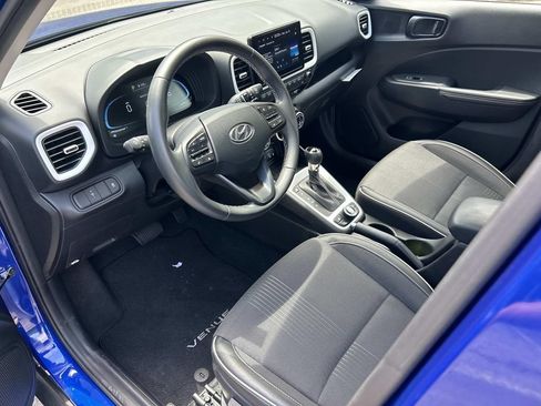 Certified 2025 Hyundai Venue Limited FWD image 14