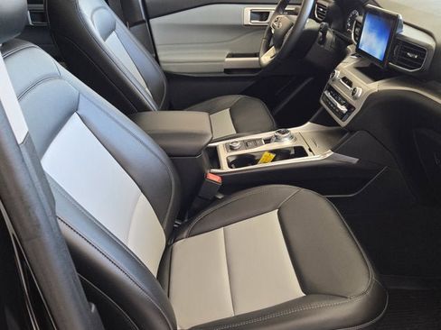 Used 2024 Ford Explorer XLT w/ Equipment Group 202A AWD/4WD image 4