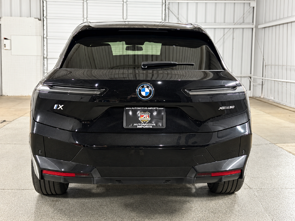 Used 2023 BMW iX xDrive50 w/ Sport Package AWD/4WD image 10