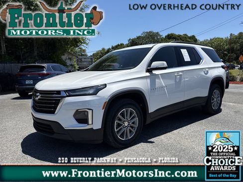 Used 2023 Chevrolet Traverse LT w/ Rear Camera Mirror Package FWD image 1