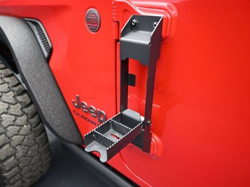 Used 2020 Jeep Gladiator Rubicon w/ Cold Weather Group AWD/4WD image 25