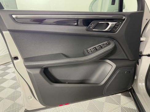 Certified 2026 Porsche Macan AWD/4WD image 14