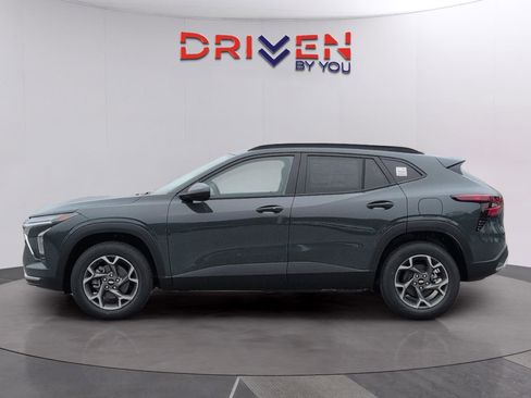 New 2026 Chevrolet Trax LT w/ Driver Confidence Package image 2