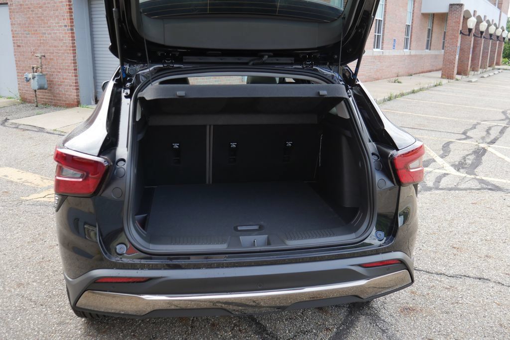 New 2026 Chevrolet Trax ACTIV w/ Sunroof Package FWD image 7