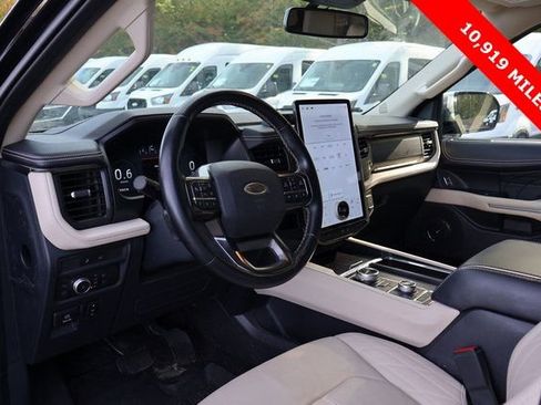Used 2022 Ford Expedition Platinum image 11