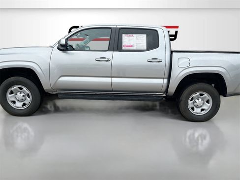 Used 2022 Toyota Tacoma SR image 4