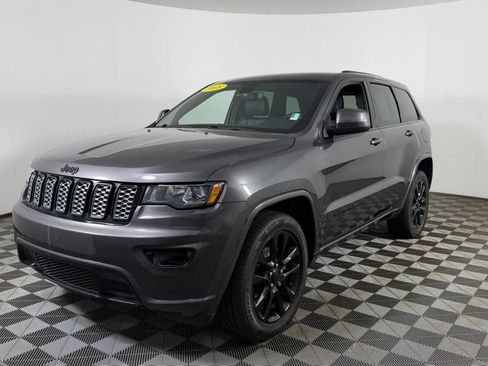 Used 2018 Jeep Grand Cherokee Altitude AWD/4WD image 3