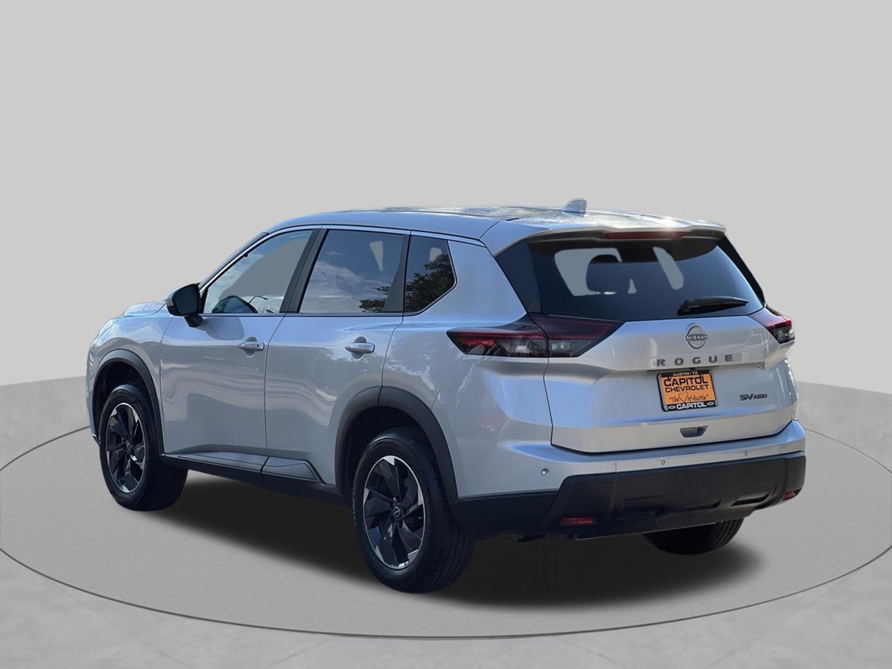 Used 2024 Nissan Rogue SV AWD/4WD image 3