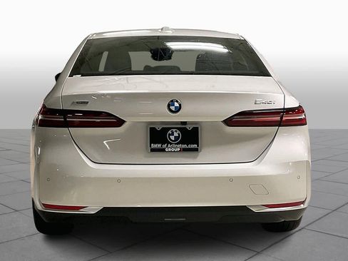 New 2026 BMW 540i xDrive w/ Premium Package AWD/4WD image 4