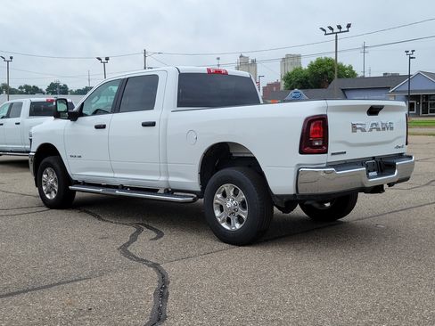 Used 2026 RAM 2500 Big Horn AWD/4WD image 3