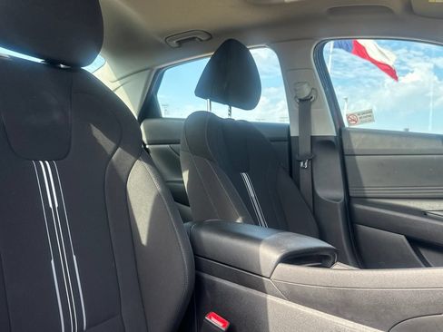 Used 2025 Hyundai Elantra SEL FWD image 28