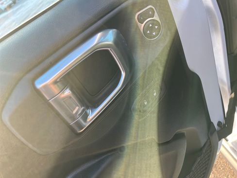 Used 2024 Jeep Wrangler Unlimited image 21