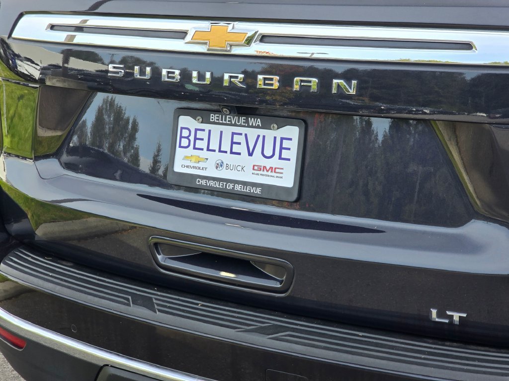 Used 2022 Chevrolet Suburban LT w/ Luxury Package AWD/4WD image 16