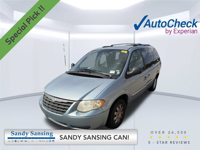 Used 2005 Chrysler Town & Country Touring FWD image 1