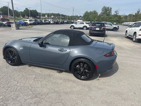 Used 2021 MAZDA MX-5 Miata Club RWD image 15