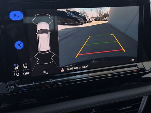 Used 2025 Volkswagen Atlas Cross Sport SEL image 18