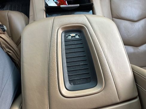 Used 2020 Cadillac Escalade ESV Platinum image 30