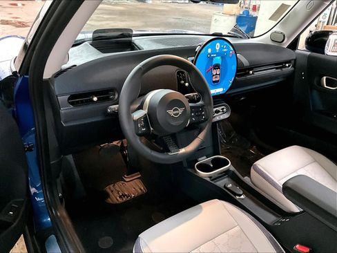 Certified 2025 MINI Cooper 2-Door Hardtop image 16