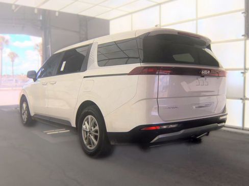 Used 2024 Kia Carnival LX FWD image 4